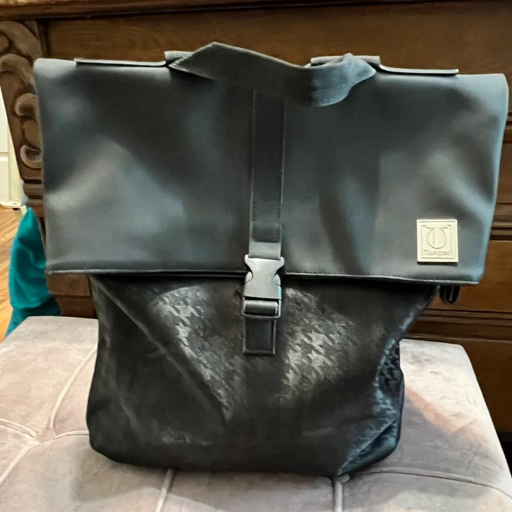 Tanger Outlet black backpack - Picture 1 of 4